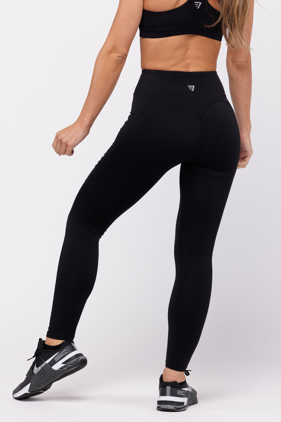 Lucy Activewear Powermax Black Perfect Core Pants, Full Length, Size Medium  - Conseil scolaire francophone de Terre-Neuve et Labrador