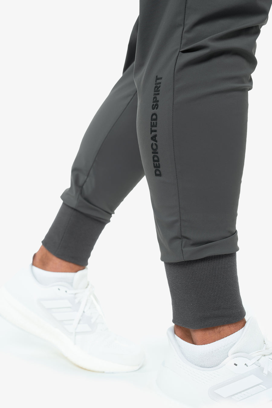 JOGGER PERFORMANCE TECH - SMOKE